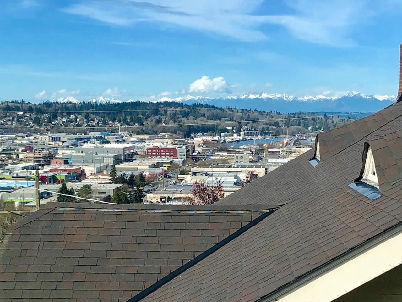 Blue Oasis With Amazing Olympic Views * Seattle